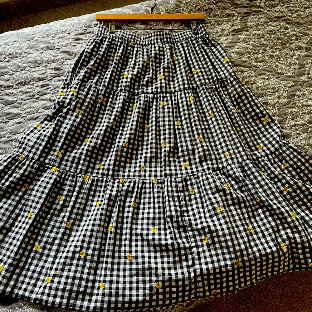 Black, white skirt with yellow flowers. Like new! Has an elastic waist.
